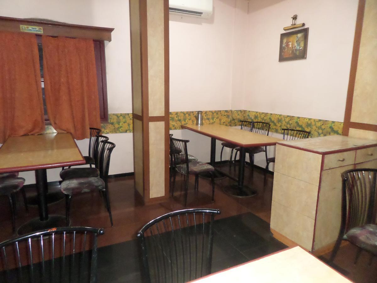 Hotel Ambessador Executive Solapur Zewnętrze zdjęcie
