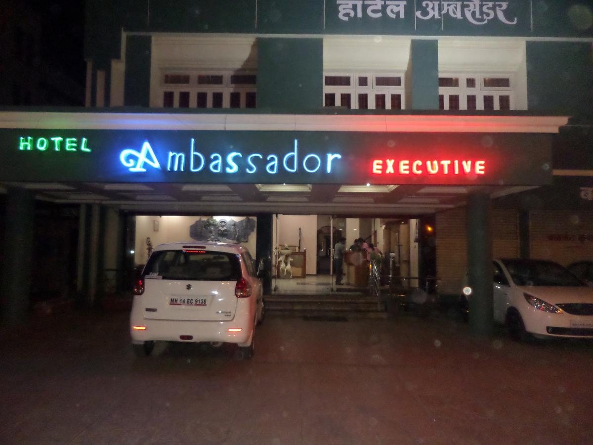 Hotel Ambessador Executive Solapur Zewnętrze zdjęcie