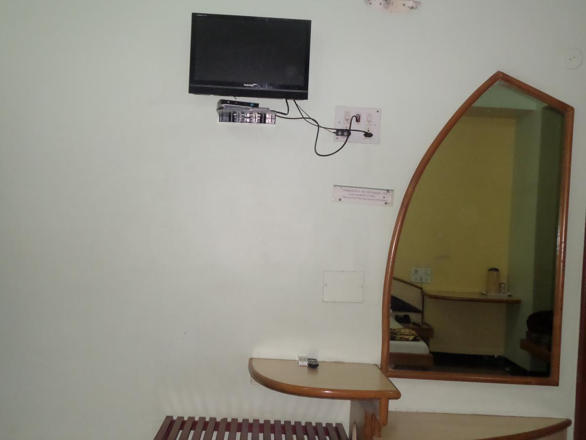 Hotel Ambessador Executive Solapur Zewnętrze zdjęcie